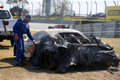 Die Reste des Ferrari 458 von Toni Vilander