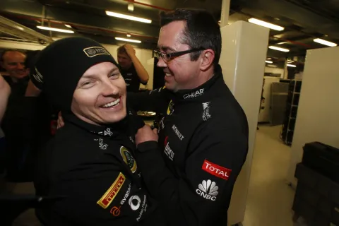 Freude mit Teamchef Eric Boullier: Kimi nach dem Australien GP 2013