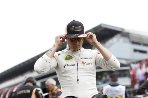 Bei noch sieben GP steigt Kimi in seinen Lotus E21