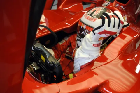 Ab 2014 ist Kimi Räikkönens Helm im Ferrari zu finden