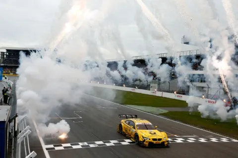 Feuerwerk zum Schluß: Timo Glock gewinnt sein erstes DTM Rennen