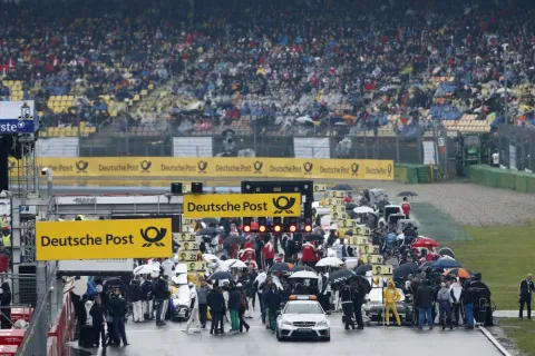 Startvorbereitungen im feuchten Hockenheim