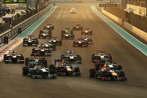 Start zum Abu Dhabi GP: Vettel geht gleich in Führung