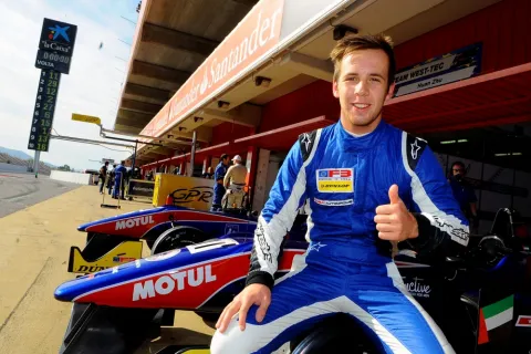 Ed Jones: Holte Pole Position für beide Rennen