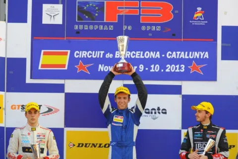 Podium von Rennen 1: Jones gewinnt vor Urrutia und Cognaud