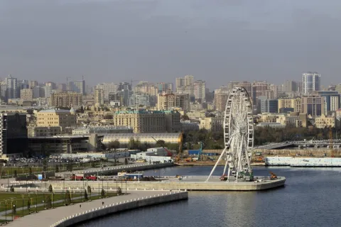 Baku: Rennen zwischen Stadtzentrum und Kaspischen Meer