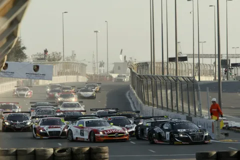 Gleich wirds eng: Start in Baku