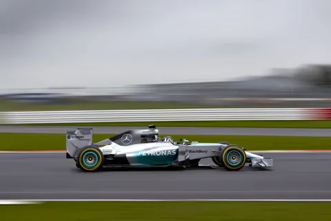 Der neue Mercedes W05 bei der ersten Ausfahrt