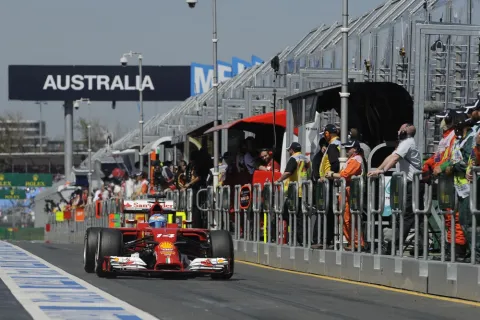 Fernando Alonso in der Boxengasse