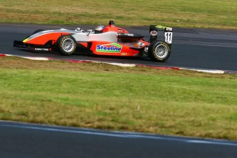 #11 Nick Foster – Astuti Motorsport – Dallara F305 - Sodemo Renault – Australische Formel 3 Meisterschaft 2010