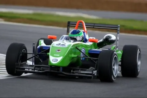#32 Lucas Foresti – Carlin Motorsport – Dallara F308 - Volkswagen – Britische Formel 3 Meisterschaft 2010