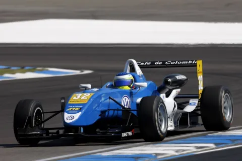 #32 Carlos Huertas – Carlin Motorsport – Dallara F308 - Volkswagen – Formel 3 Euroserie 2011