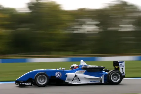 #1 Carlos Huertas – Carlin Motorsport – Dallara F308 - Volkswagen – Britische Formel 3 Meisterschaft 2011
