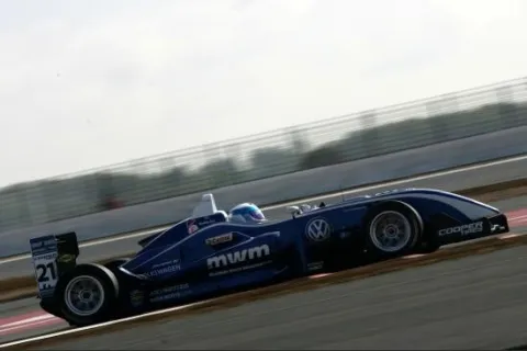 #21 Rupert Svendsen-Cook – Carlin Motorsport – Dallara F308 - Volkswagen – Britische Formel 3 Meisterschaft 2010