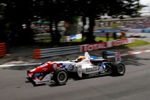 #28 Jake Dennis – Carlin Motorsport – Dallara F312 - Volkswagen – FIA Formel 3 Europameisterschaft 2014