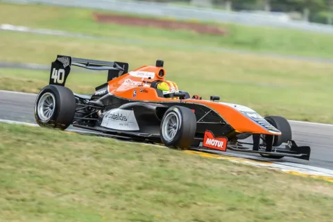 #40 James Munro – Giles Motorsport – Tatuus FT50 - Toyota – Toyota Racing Serie 2015-2016