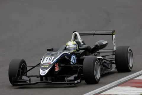 #19 Kimiya Sato – Motopark Academy – Dallara F308 - Volkswagen – Formel 3 Masters 2011