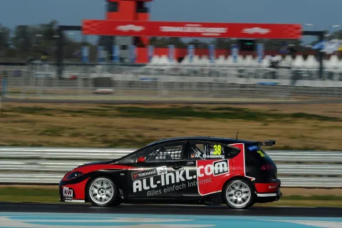 #38 Marc Basseng – Münnich Motorsport – Seat Leon 1.6T – FIA Tourenwagen Weltmeisterschaft 2013