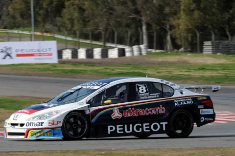 #8 Mauro Giallombardo – DTA Racing – Peugeot 408 RPE V8 – Argentinische Super TC 2014
