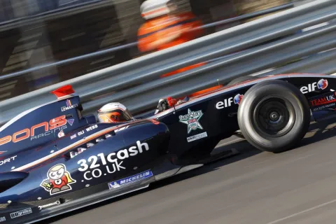 #17 Oliver Webb – Pons Racing – Dallara T08 - Renault – Formel Renault 3.5 Weltserie 2011