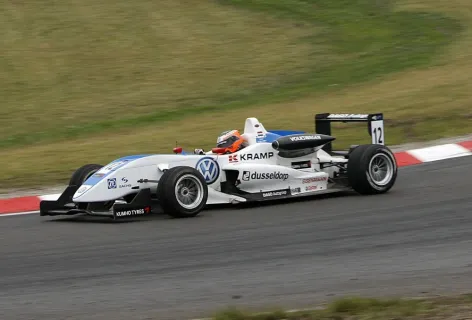 #12 Stef Dusseldorp – Signature – Dallara F308 - Volkswagen – Formel 3 Masters 2010