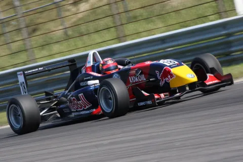 #18 Mika Mäki – Signature – Dallara F308 - Volkswagen – Formel 3 Masters 2009