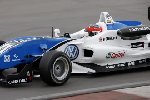 #4 Carlos Muñoz – Signature – Dallara F308 - Volkswagen – Formel 3 Masters 2011