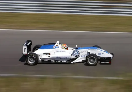 #11 Laurens Vanthoor – Signature – Dallara F308 - Volkswagen – Formel 3 Masters 2010