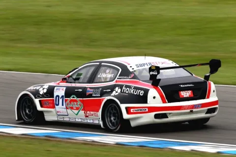 #1 Johnny Herbert – Swiss Team – Maserati Quattroporte – Internationale Superstars Serie 2012