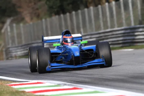 #5 Andrea Roda – Virtuosi Racing – Lola B05/52 - Zytek (2013) – Auto GP 2013